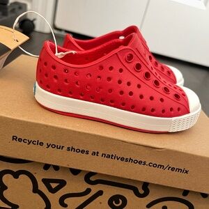 $50 msrp NIB Native Jefferson torch Red toddler Sneakers size 4C
